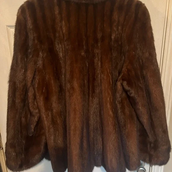 Ladies Gorgeous Natural Brown Mink Jacket - Picture 2 of 7